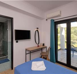 4 bedroom villa with pool, Chalikounas, sleeps 8